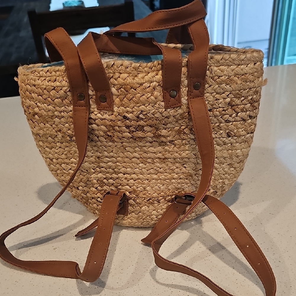 Chic Tan Straw Backpack - Picture 5 of 5